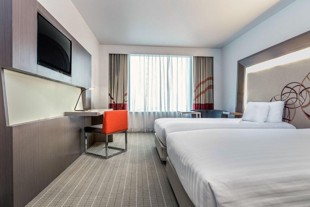 Four Points by Sheraton Bangkok Ploenchit Room Type - Premier Room, 2 Twin Beds, City View