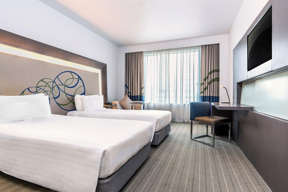 Four Points by Sheraton Bangkok Ploenchit Room Type - Deluxe Room, 2 Twin Beds (View) Four Points by Sheraton Bangkok Ploenchit Room Type - Deluxe Room, 2 Twin Beds (View)