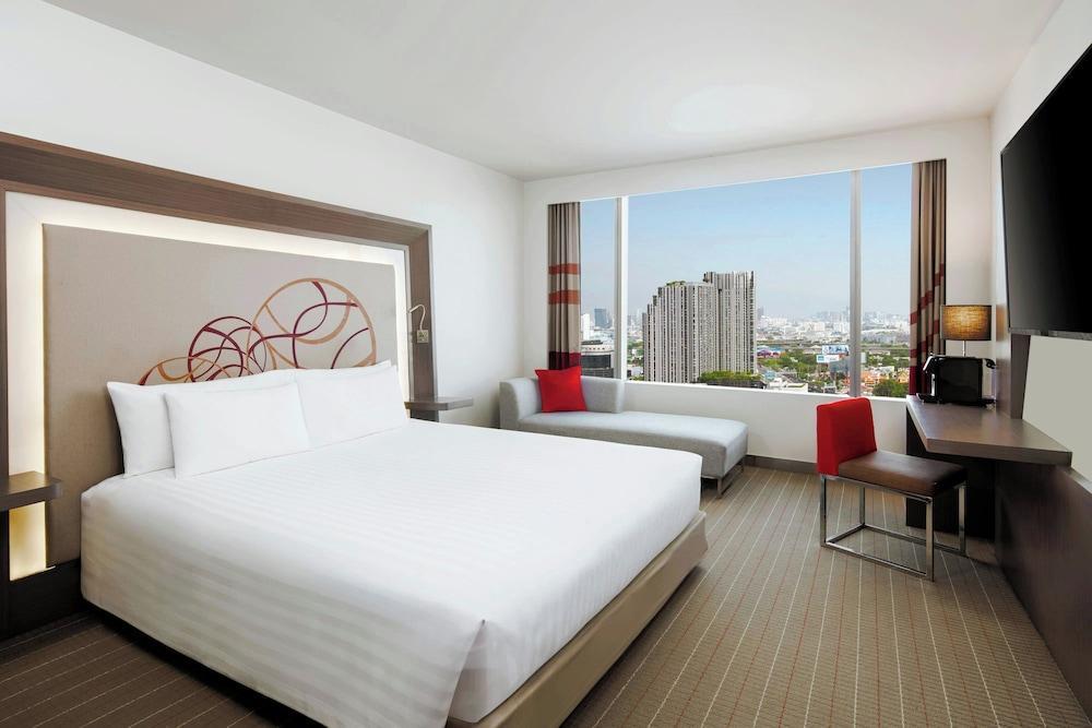 Four Points by Sheraton Bangkok Ploenchit Room Type - Premier Room, 1 King Bed, City View