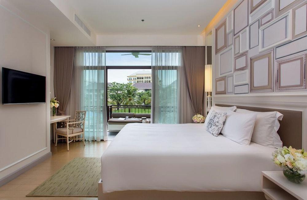 U Sathorn - Tap to explore photos