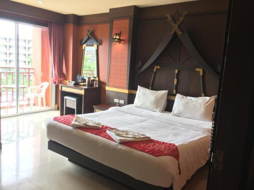 99 Residence Patong - Tap to explore photos