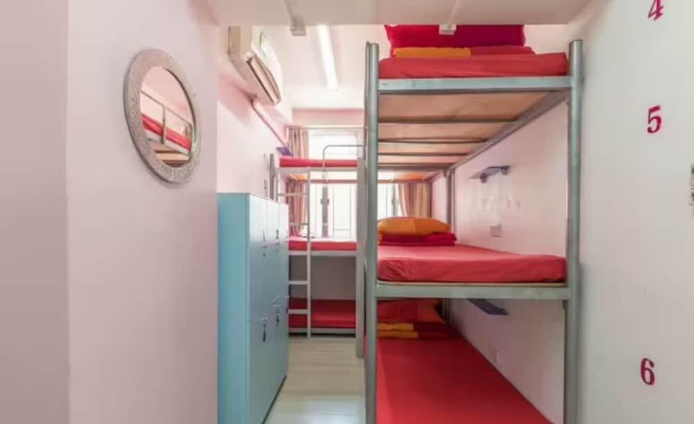 Check Inn HK Room Type - Economy 6-Bed Room, Ensuite