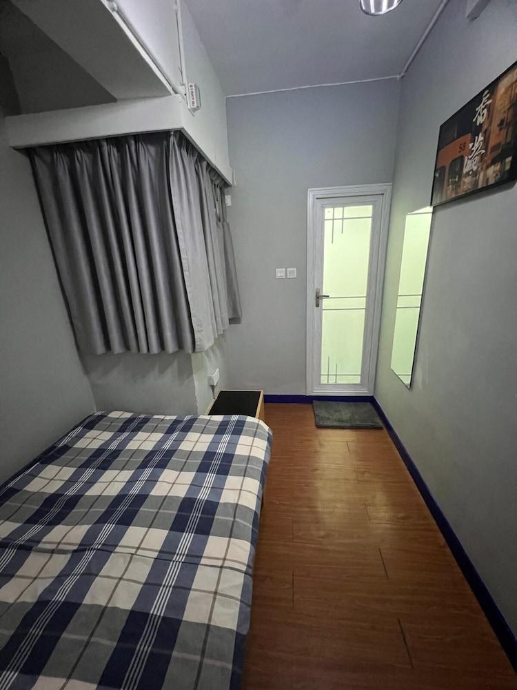 Check Inn HK Room Type - Economy Double Room, 1 Double Bed, Ensuite