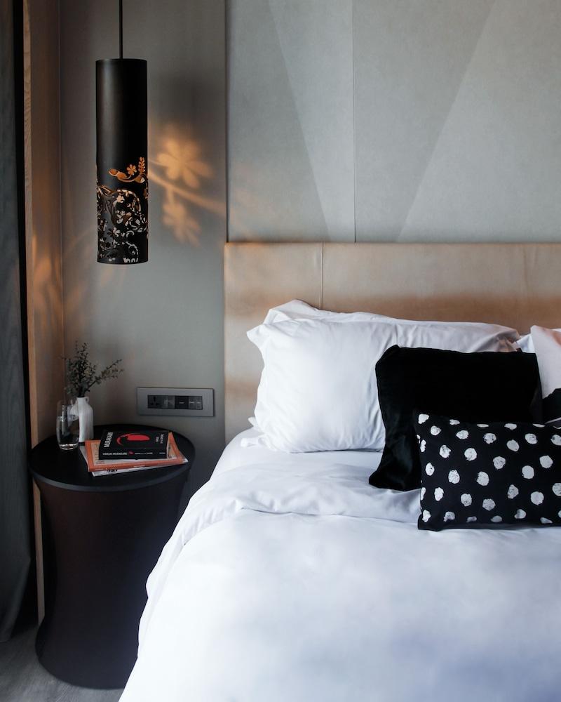 Naumi Hotel Singapore - Tap to explore photos