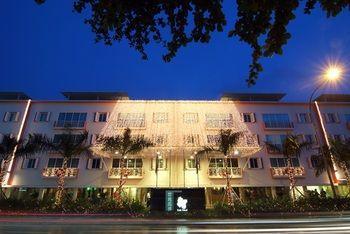 Link Hotel Singapore - Tap to explore photos