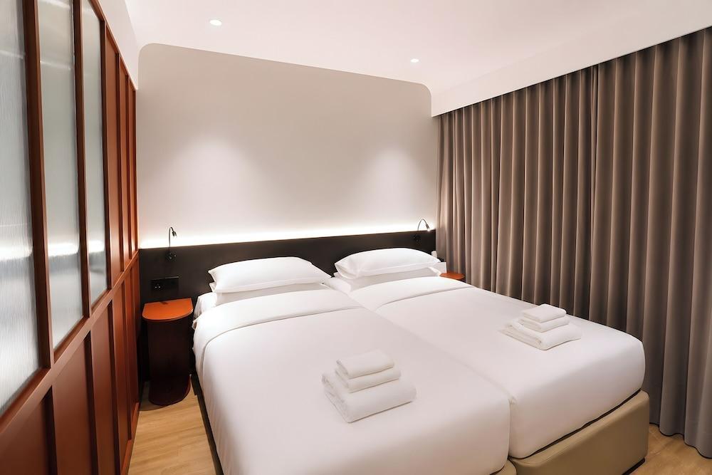 Link Hotel Singapore Room Type - Deluxe Twin Room