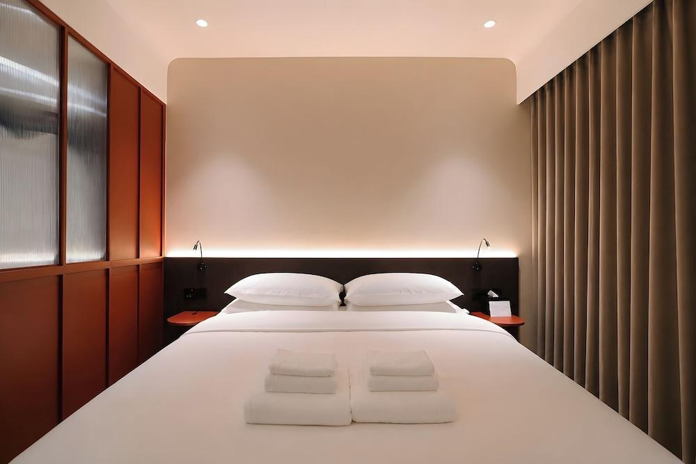 Link Hotel Singapore Room Type - Premier Room