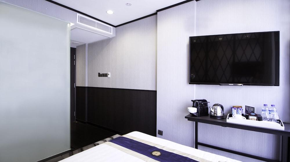 Hotel NuVe Urbane - A Boutique Hotel Room Type - Deluxe Double Room with Balcony