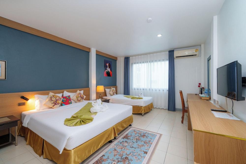 Patong Sino House Room Type - Deluxe Family Room
