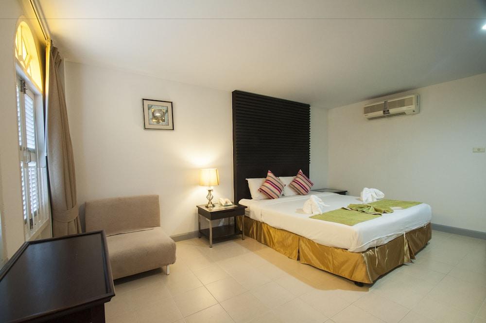Patong Sino House Room Type - Superior Double Room