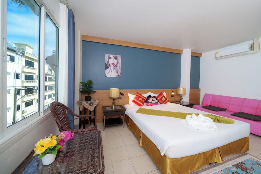Patong Sino House Room Type - Superior Double Room