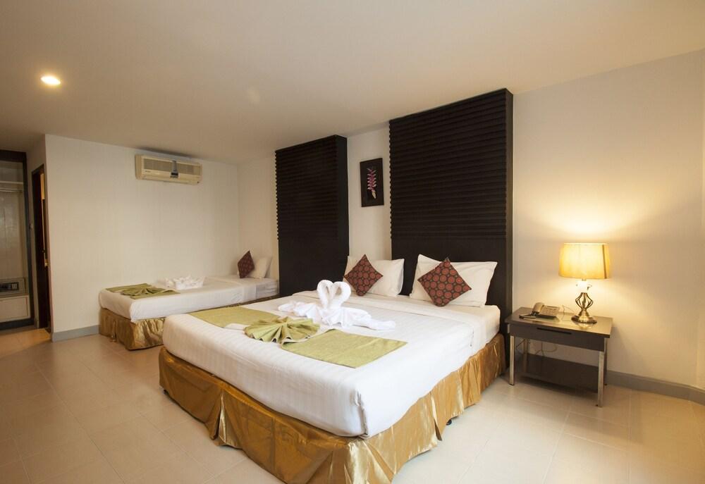 Patong Sino House Room Type - Deluxe Family Room