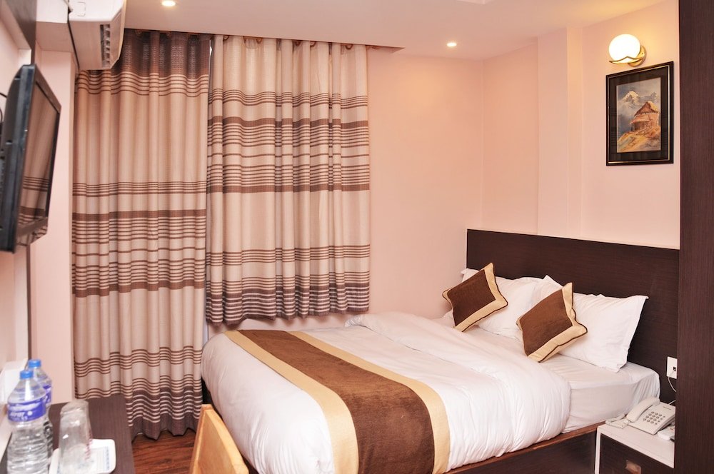 Lemon Tree Hotel Room Type - Deluxe Double Room