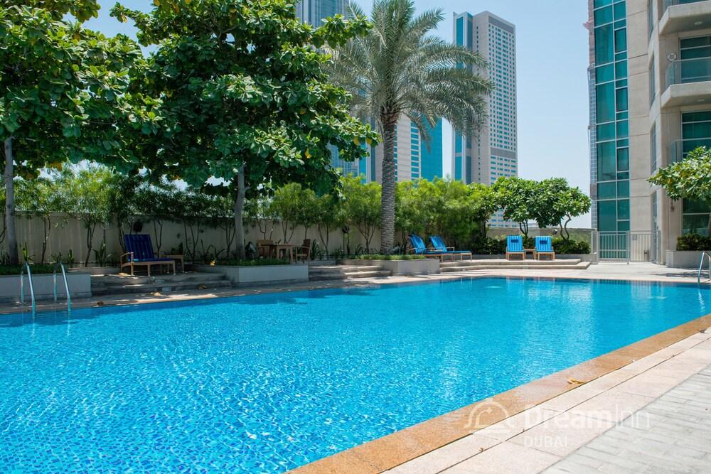 Dream Inn Dubai Loft Towers - Tap to explore photos