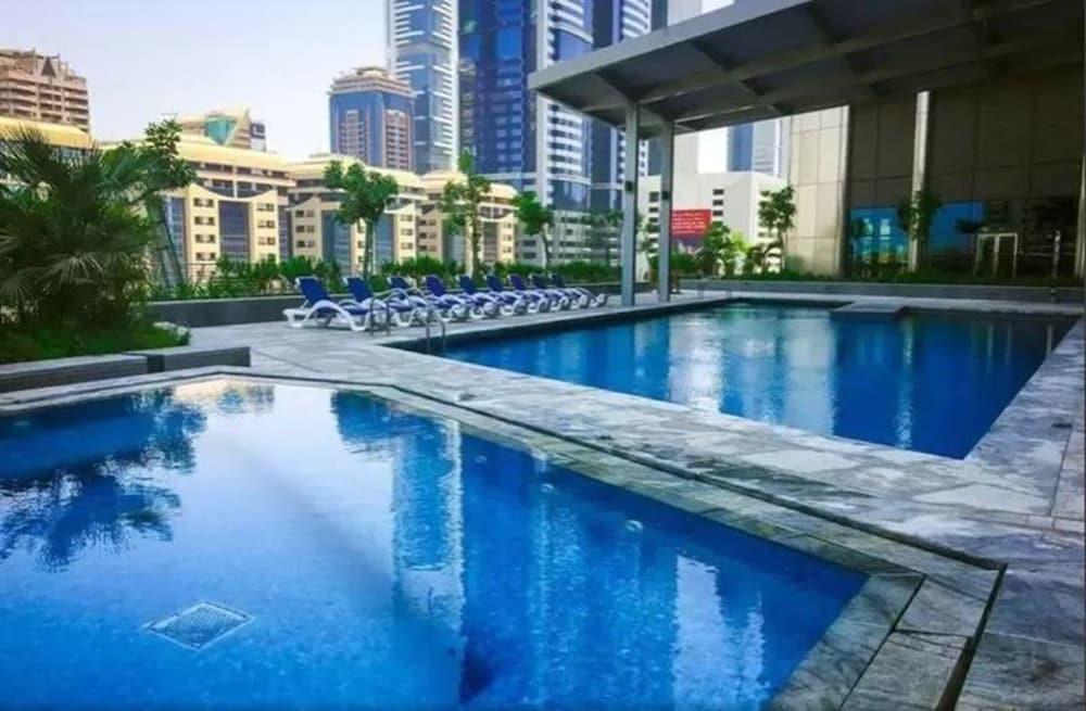 Nasma Luxury Stays - Central Park Tower - Tap to explore photos
