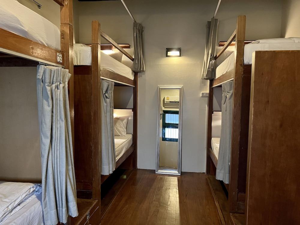 Suneta Hostel Khaosan Room Type - 6 Beds Mixed Dormitory