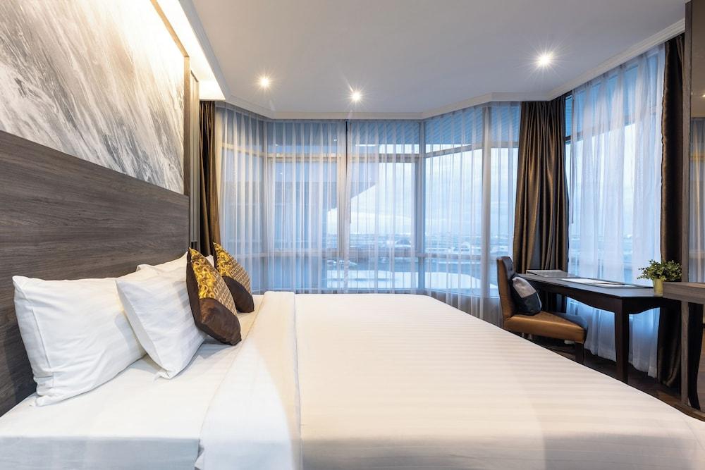 Siam Mandarina Hotel - Tap to explore photos