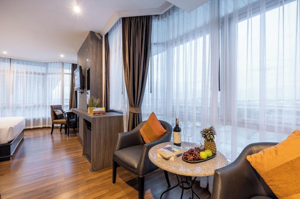 Siam Mandarina Hotel - Tap to explore photos