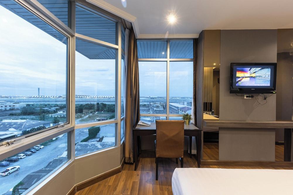 Siam Mandarina Hotel Room Type - Deluxe Room with Airport View