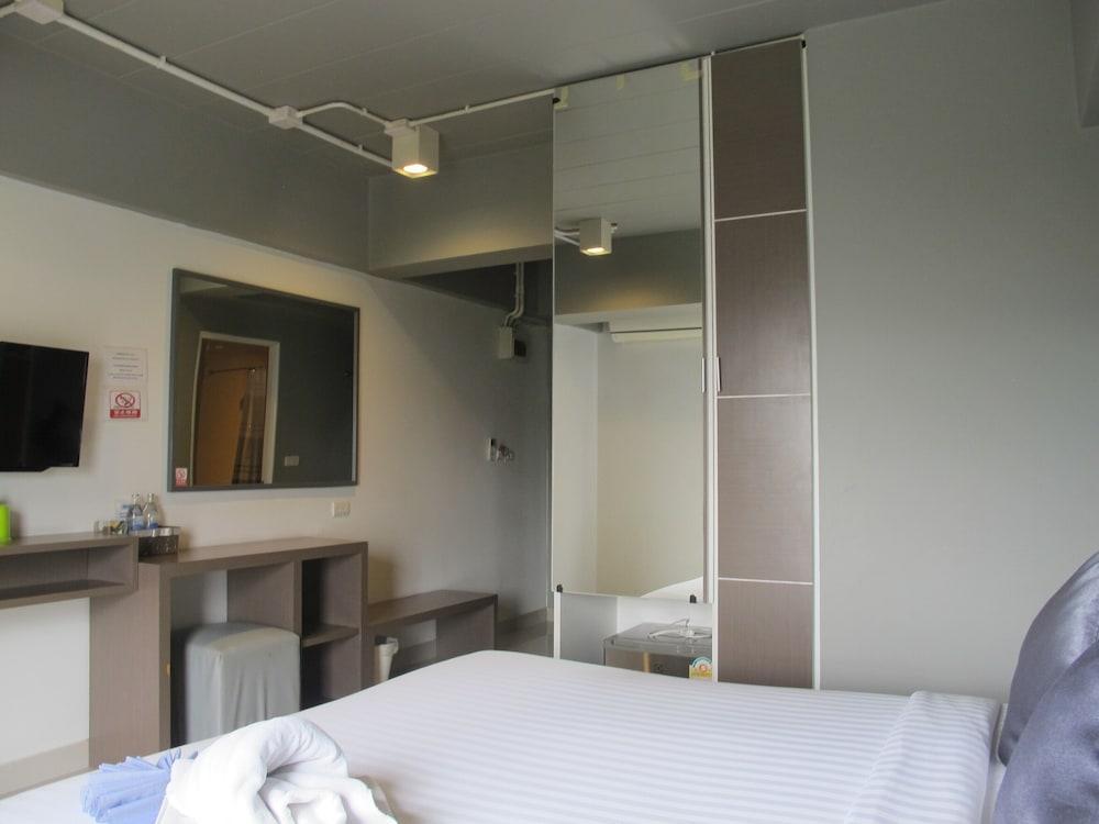 Suvarnabhumi Oriental Resort Room Type - Standard Room - IncludeTransfer from Hotel to Airport (BKK) Suvarnabhumi Oriental Resort Room Type - Standard Room - IncludeTransfer from Hotel to Airport (BKK)