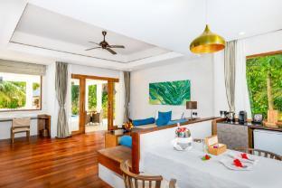 Hideaway Beach Resort & Spa Room Type - Deluxe Beach Residence with Lap Pool - Complimentary Floating Breakfast (once per stay) for book dat