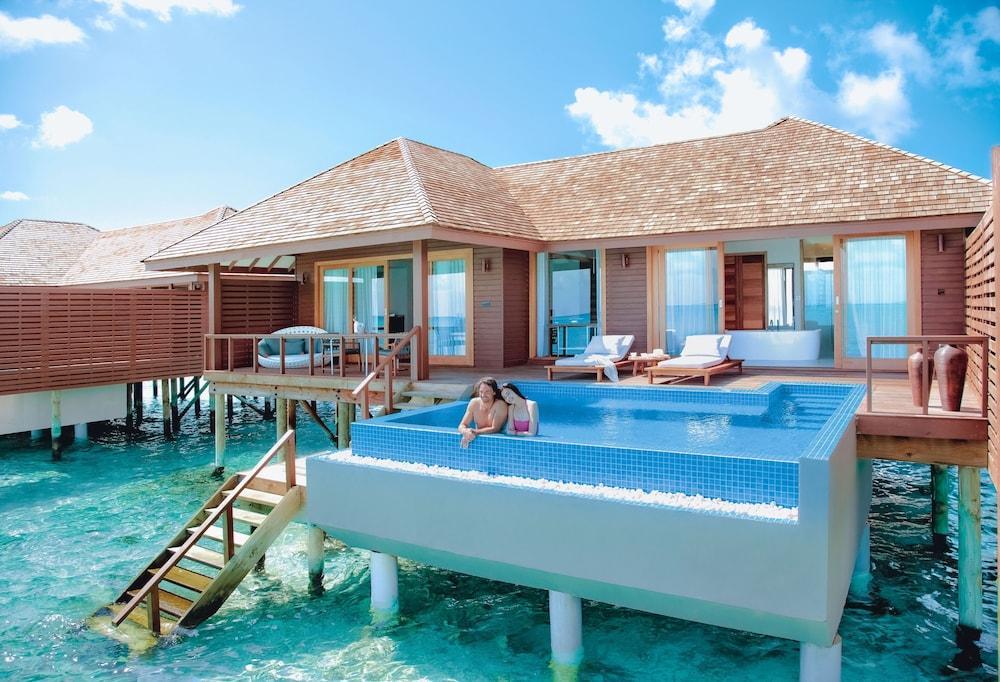 Hideaway Beach Resort & Spa Room Type - Deluxe Water Villa with Pool