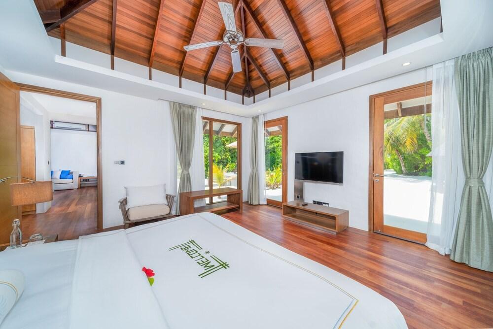 Hideaway Beach Resort & Spa Room Type - Deluxe Sunset Beach Villa with Pool