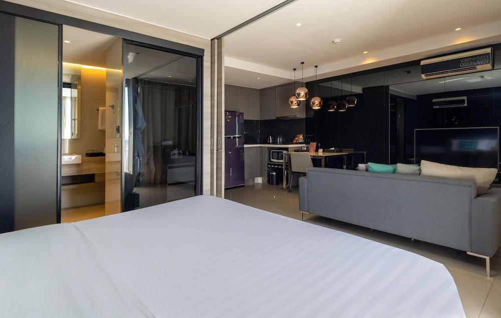 Seaphere Pattaya Hotel by Elite Suites Room Type - Deluxe King Room