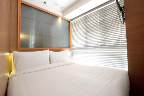 Bluejay Residences Ap Lei Chau - Tap to explore photos
