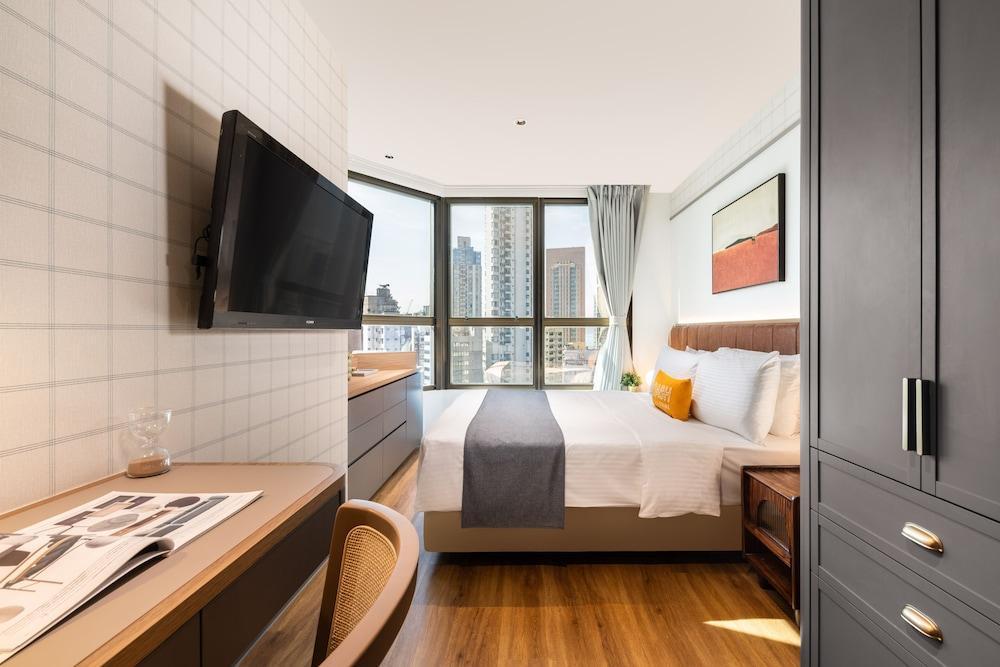 Dash Living On Hollywood Room Type - Premier Queen Room