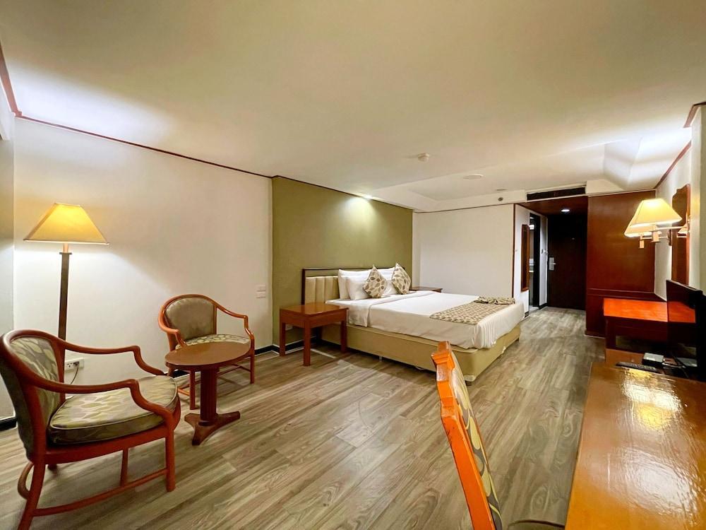Arawana Regency Park Sukhumvit Room Type - Superior Room King Room Arawana Regency Park Sukhumvit Room Type - Superior Room King Room