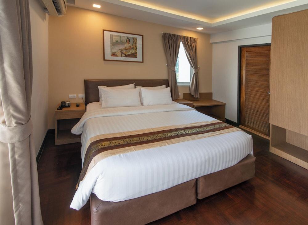 Stable Lodge Room Type - Superior Room, 1 King Bed