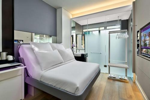 YOTEL Singapore Orchard Road - Tap to explore photos
