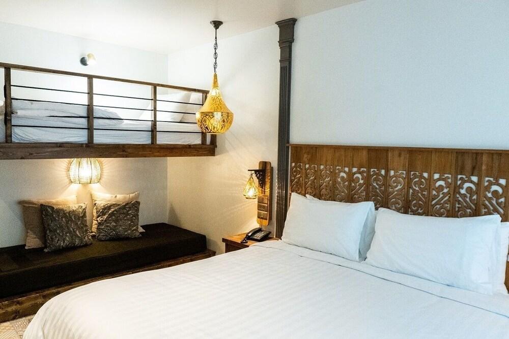 Tints of Blue Hotel Room Type - Family Quadruple Room