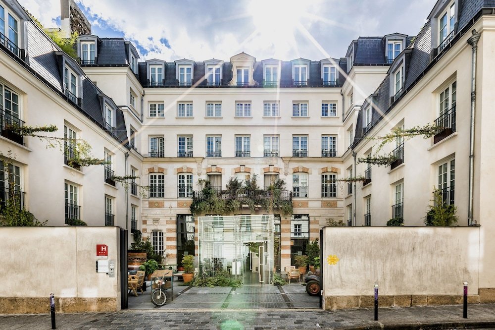 Kube Hotel Paris - Tap to explore photos