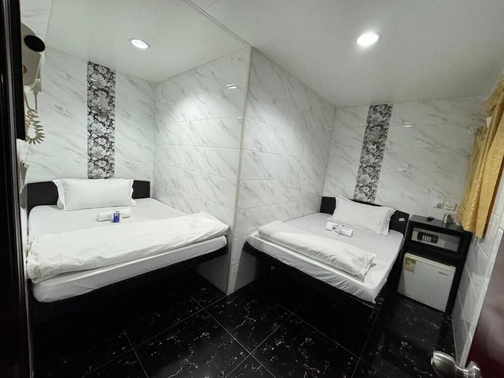 Strawberry Guest House Room Type - Junior Suite