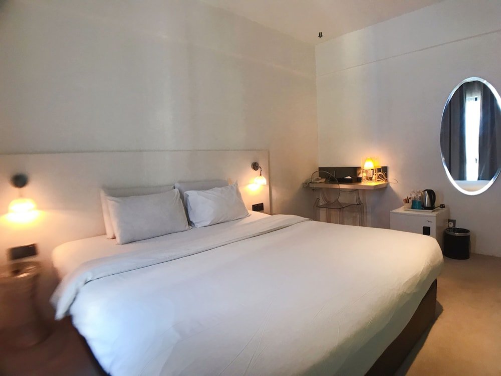 Melange Boutique Hotel Room Type - Deluxe King