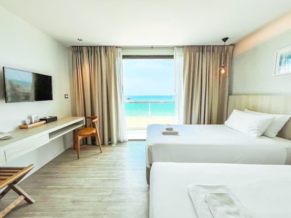 Zand Morada Pattaya Room Type - Deluxe Twin Seaview