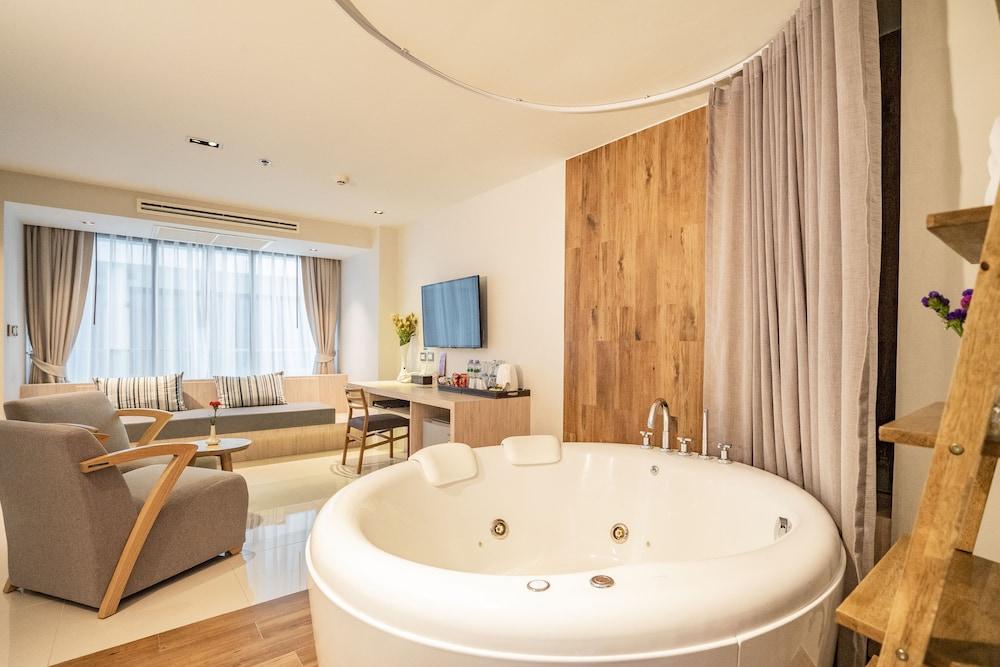 Zand Morada Pattaya Room Type - Grand Deluxe Jacuzzi