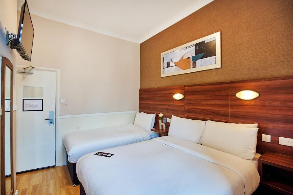 Huttons Hotel London Room Type - Triple Room Huttons Hotel London Room Type - Triple Room