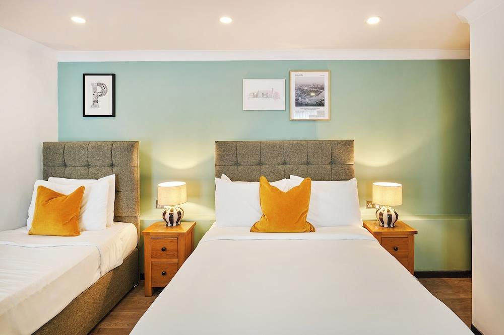 Huttons Hotel London - Tap to explore photos