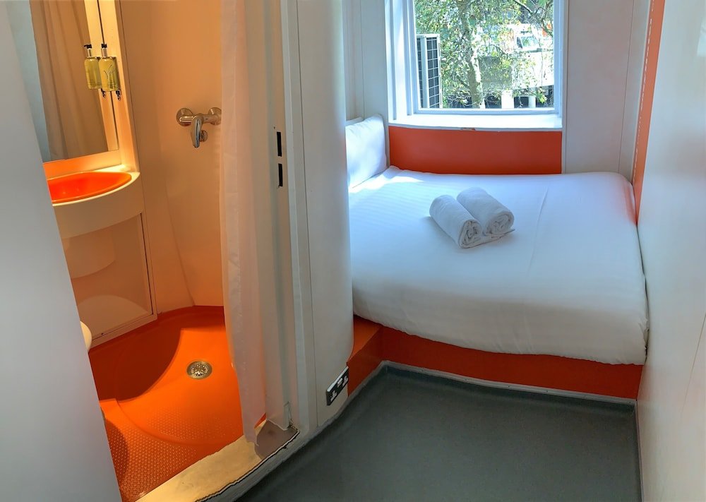 Easyhotel South Kensington Room Type - Economy Double Room, City View