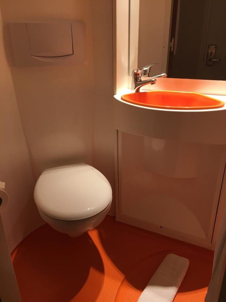 Easyhotel South Kensington - Tap to explore photos