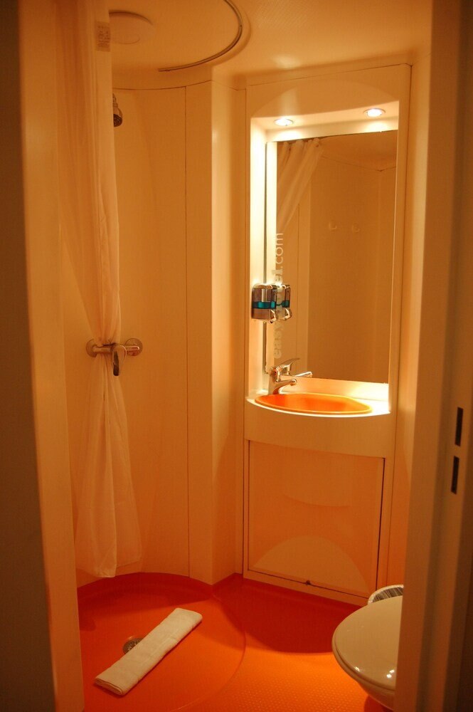 Easyhotel South Kensington Room Type - Economy Double Room, No Windows