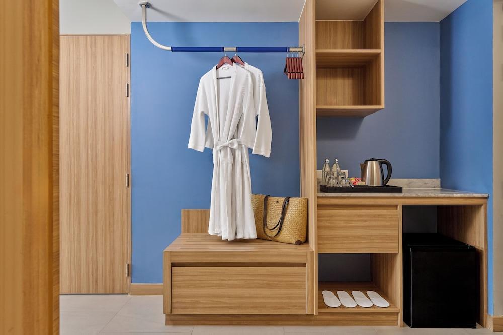 Mercure Phuket Patong Journeyhub Room Type - Privilege Corner Room, 1 Double Bed