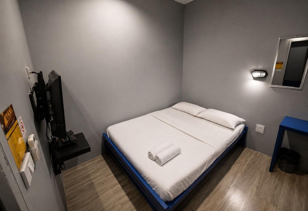 Loftel Station Hostel Room Type - Double Room, No Windows