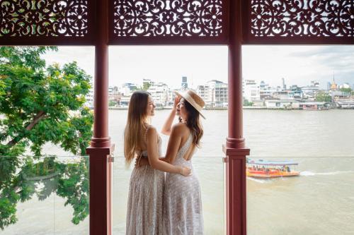 Amdaeng Bangkok Riverside Hotel - Tap to explore photos
