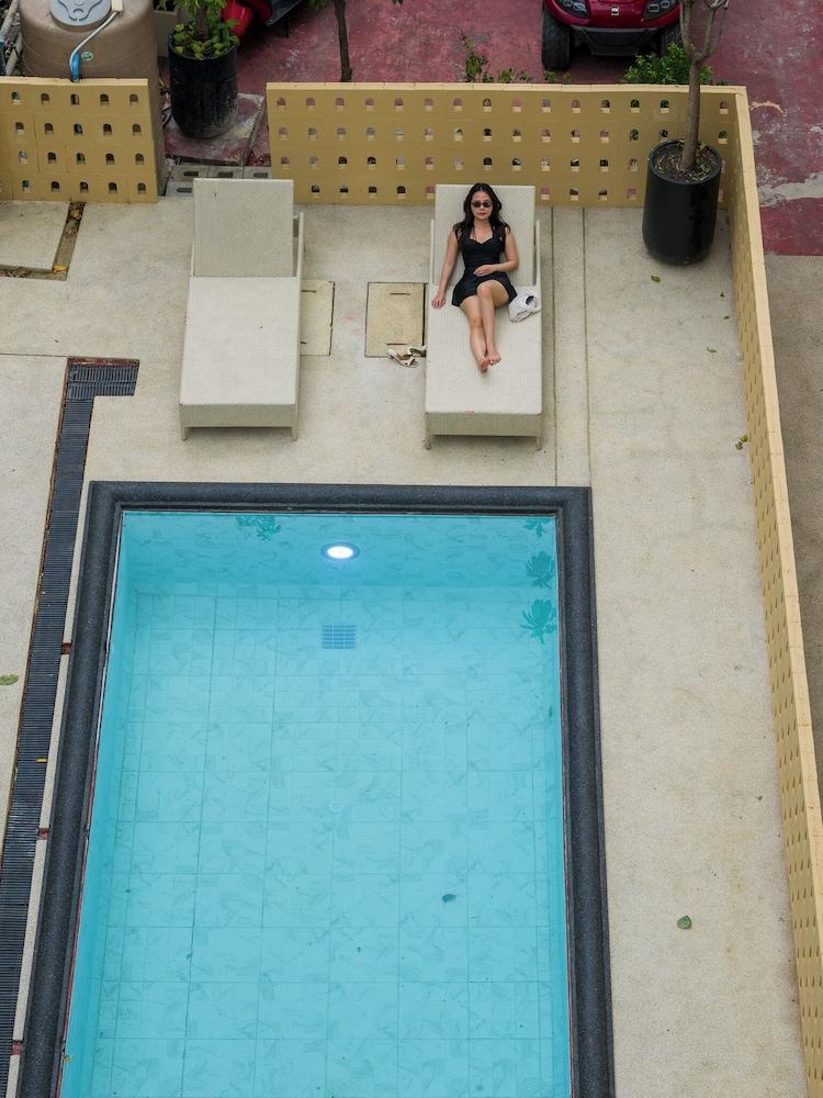 Amdaeng Bangkok Riverside Hotel - Tap to explore photos