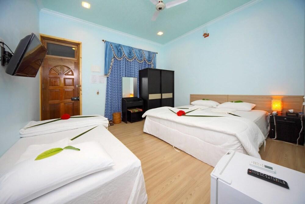 Rasdhoo Coralville Room Type - Deluxe Triple Room