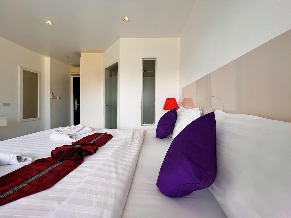 Grand Sunset Hotel Phuket Room Type - Standard Room
